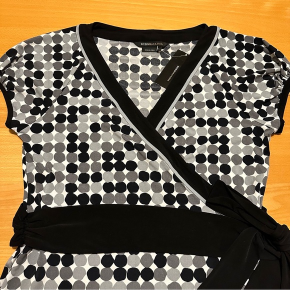 BCBGMaxAzria NWT Women’s Polka Dot Top SZ L - Picture 3 of 10